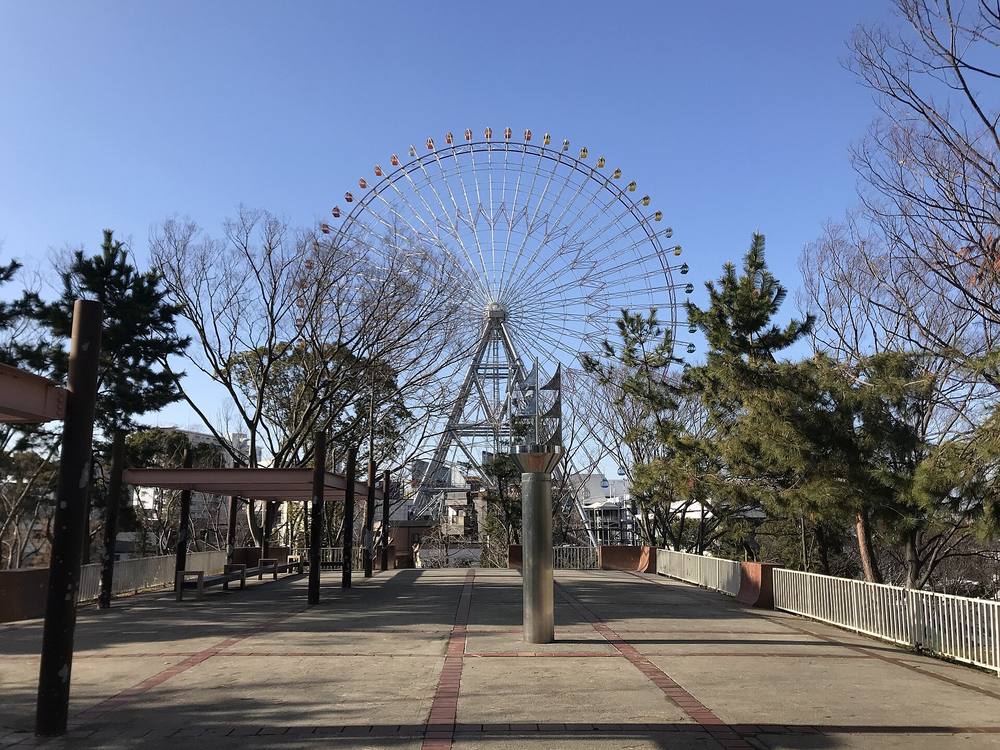 덴포잔 공원 너머의 대관람차